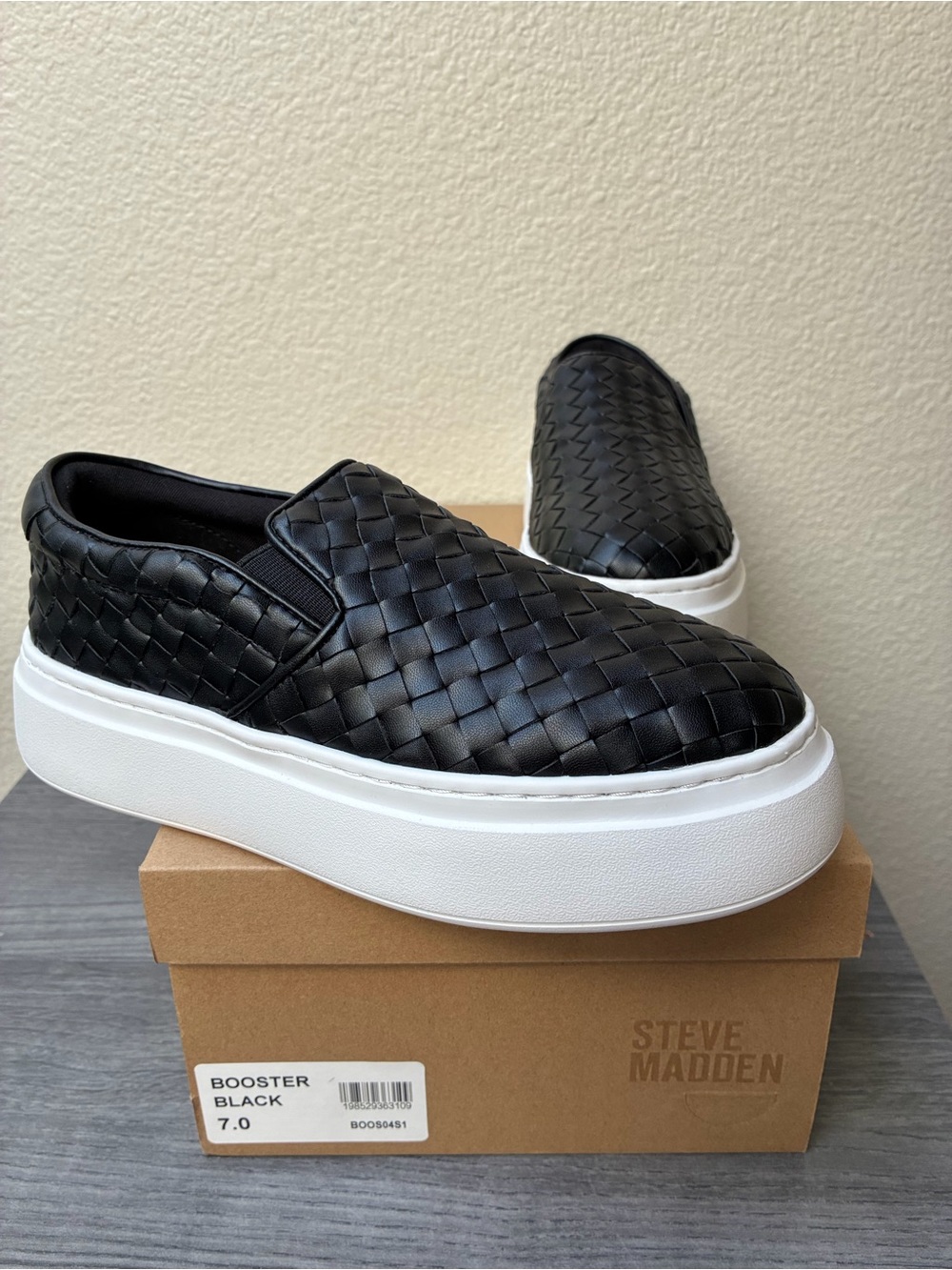 New Steve Madden Black Woven Slip-On Platform Sneakers, size 7